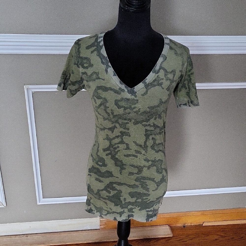 Affliction Green Camo V-Neck Women's Tee Size Small